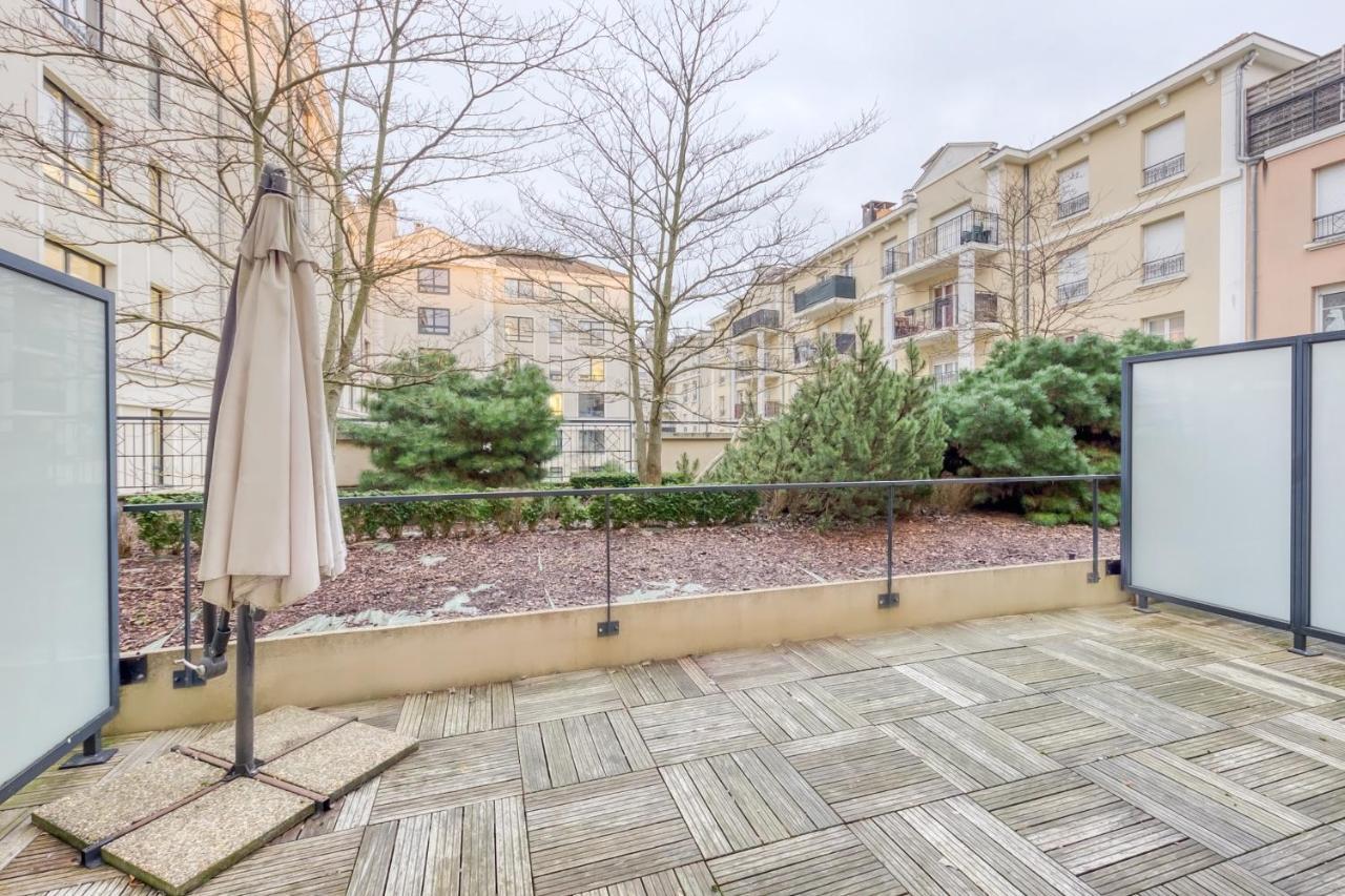 La Gare, Disneyland Paris Terrasse Parking Gratuit Bussy-Saint-Georges Exterior foto